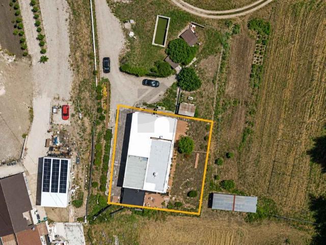 Quinta com 2 Armazéns com Terreno para Venda em Portimão 0m² Portimão