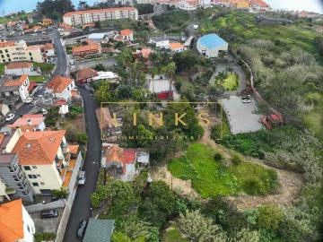 Quinta com 2 moradias para recuperar 2370m2 Caniço