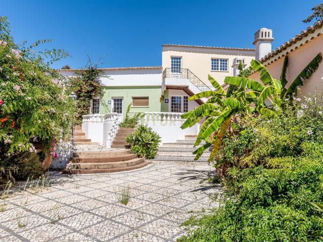 Quinta com 38960 m2 em Odiáxere