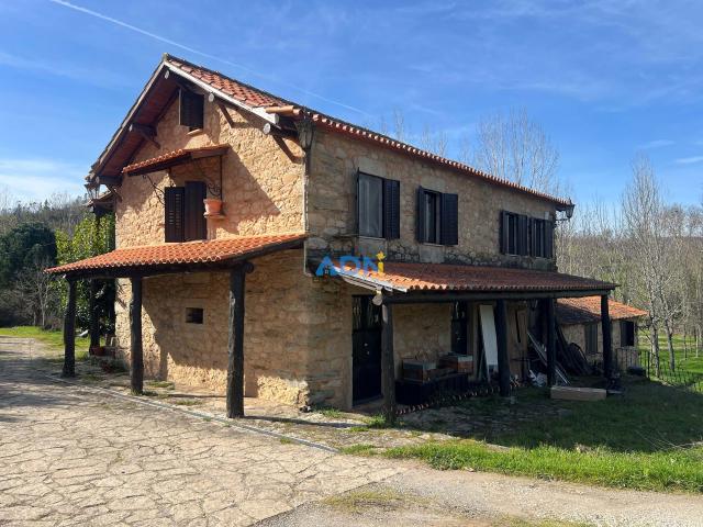 Quinta com 30ha, Habitação com Ribeiro