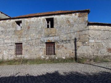 Quinta com 33.206 m2 em Casais, Lousada