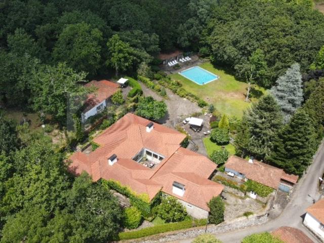 Quinta com 3 Casas em pedra piscina e 5221m2 de jardim