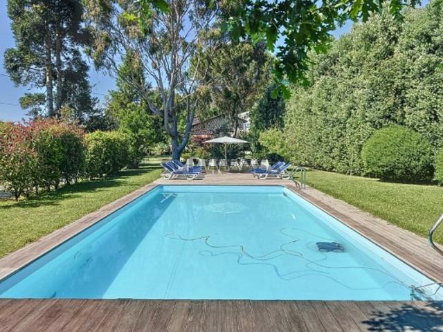 Quinta com 4 casas e 3782m2 de jardim