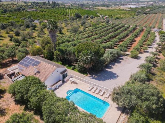 Quinta com 55 700m2 e 2 moradias independentes com piscina privativa
