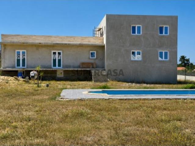 Quinta com 5.100 m² em Fernão Ferro, Seixal, com piscina, furo de água e excelentes acessos