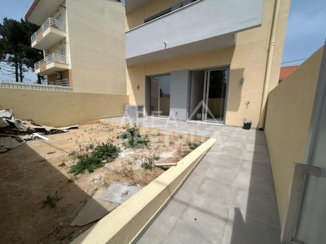 Quinta do Conde Apartamento T1 Novo com Logradouro Excelente Localização
