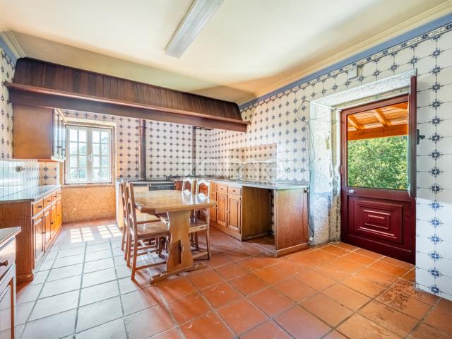 Quinta da Chieira Cinfães Casa reformada de 3 quartos e 7 casas de pedra