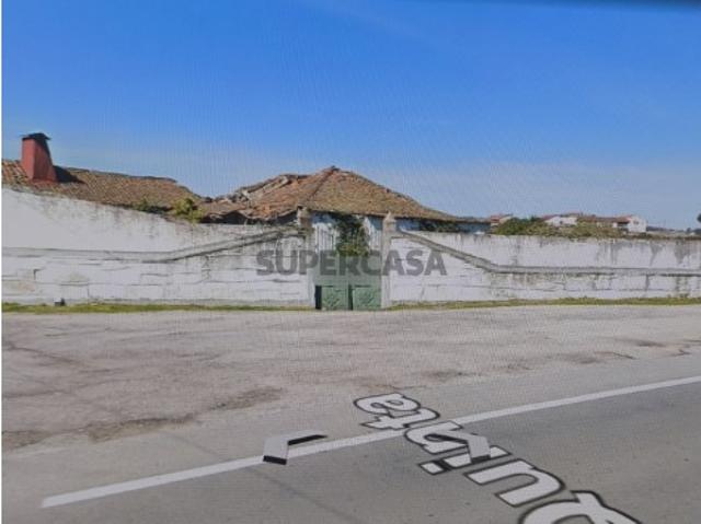 Quinta em São Pedro de Agostem, Chaves, com amplos espaços verdes e terreno