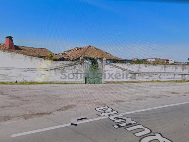 Quinta em São Pedro de Agostem, Chaves, com amplos espaços verdes e terreno