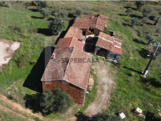 Quinta da Ribeira com Casas para Recuperar e Terreno de 4,6ha Souto da Casa