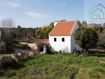 Quinta da Meda— Refúgio exclusivo com terreno à beira rio a 2 minutos da praia fluvial!