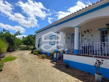 Quinta das nogueiras, situada junto a Beja, com 4,0750 Hectares, com moradia tipicamente alentejana