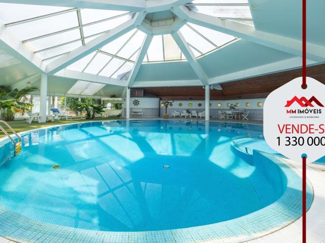 Quinta das Palmeiras | Terreno 5000 m2 | Piscina Coberta | Garagem 15 viaturas | Jardim Único