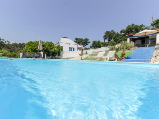 Quinta de 10.660 m2 c piscina e 3 espaços em AL