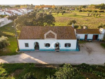 Quinta de 11.625 m² c/ Moradia T3 e anexos | Canaviais, Évora