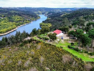 Quinta de 1,7 ha com privacidade e potencial turístico, casa. 251m² Tábua