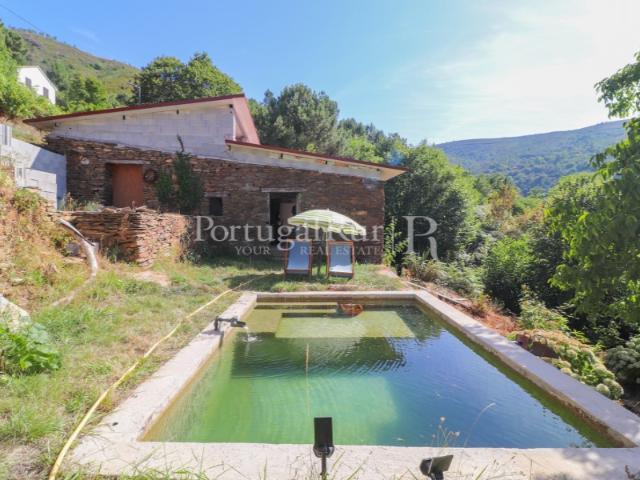 Quinta de 2ha em Xisto com 2 Casas, Piscina Natural e Potencial Turístico