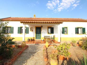 Quinta de 3050m2, Moradia T2 e Anexo 103,50m2 localizada em Foros de Vale Figueira, Montemor o Novo