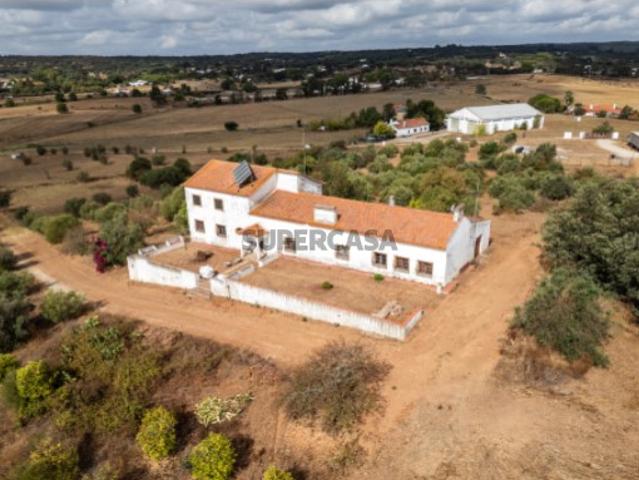 Quinta de 7 Hectares com Vista Privilegiada sobre Évora com Projeto Aprovado