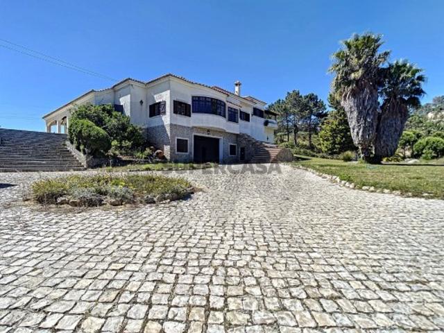 Quinta de 43.437m2, com moradia T7 e piscina, em Sesimbra, para venda