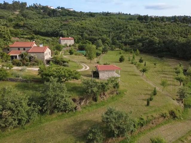 Quinta de 5,6 hectares com várias casas charmosas, Galizes. 460m² Nogueira Do Cravo
