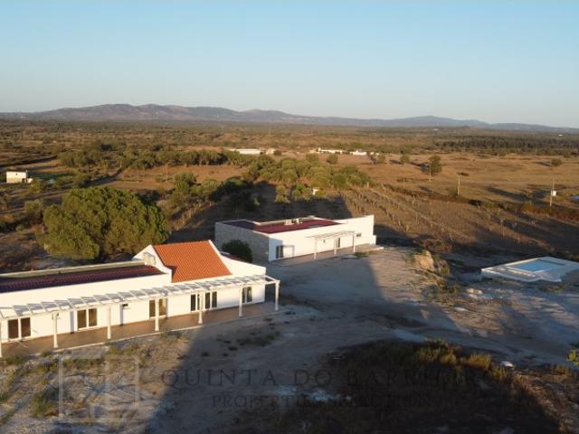 Quinta de 5,2ha com duas moradias T3 com piscina pronto a estrear
