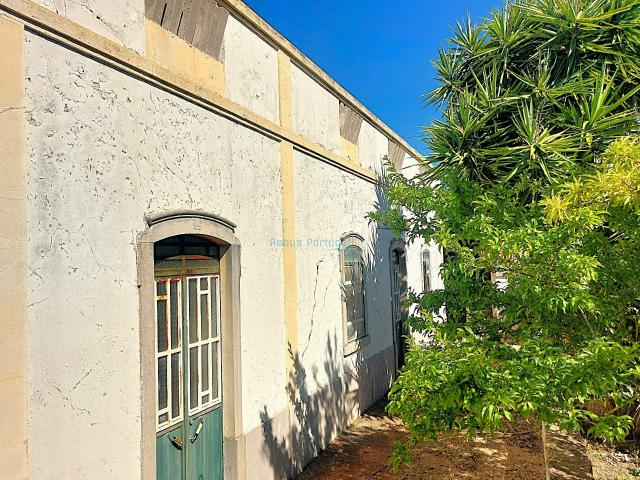 Quinta Tradicional para Recuperar 250m² Santa Bárbara De Nexe