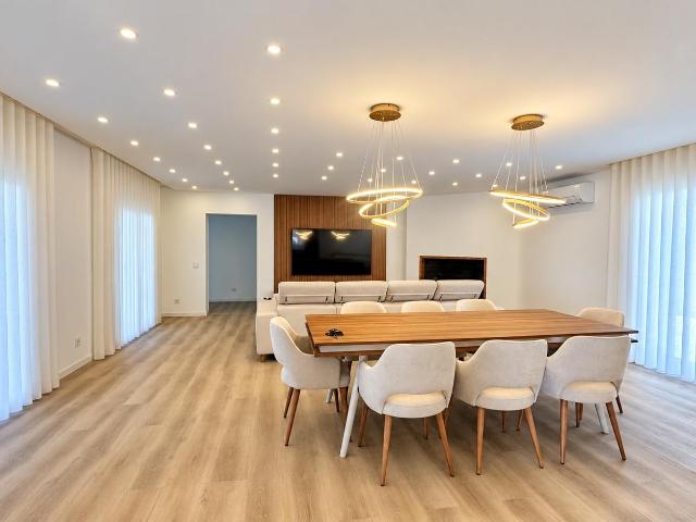 Quinta de Luxo em Palmela com 5.000 m2, Duas Moradias, Piscina Aquecida e Campo de Ténis – a Estrear!