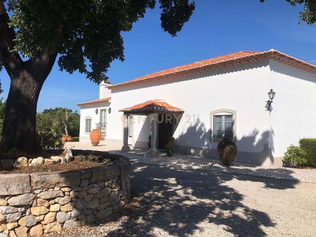 Quinta de Luxo na Serra da Arrábida – Um Refúgio Exclusivo no Coração da Natureza