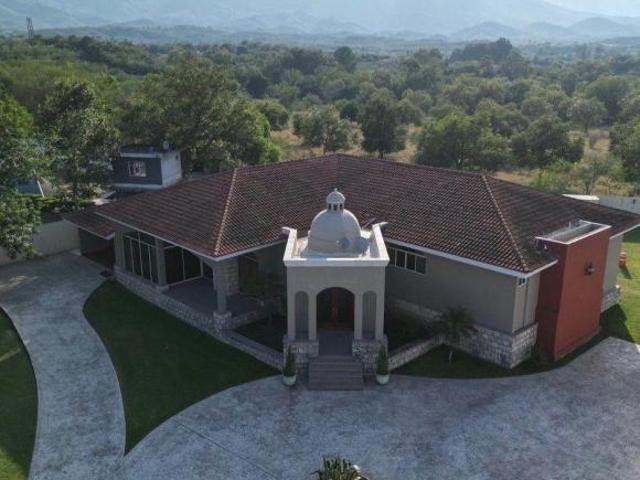 Quinta de Lujo en Venta, Lazarillos de Arriba, Allende NL