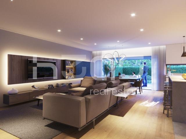 Quinta de S. Tiago Moradia de Gaveto com 3 Suites e Jardim
