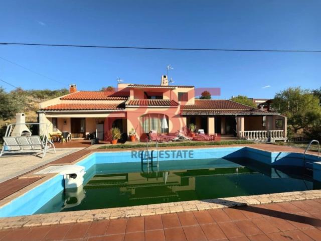 Quinta de Sonho com Moradia T4, Restaurante Equipado, Piscina e Jardim Ideal para Habitação ou Turismo Rural