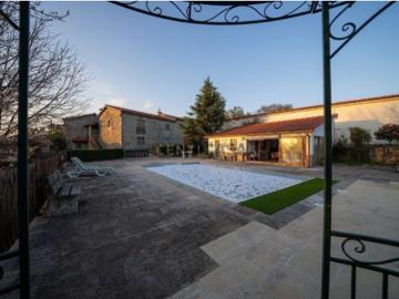 Quinta de T10 em Caveirós de Cima / Cambra