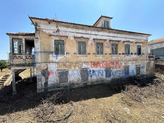 Quinta de Santo António | Edifício para Recuperação Total | Abrantes