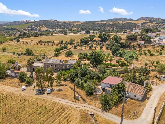 Quinta em Borba: projeto de enoturismo e vinha DOP, Alentejo 715m² Borba Matriz