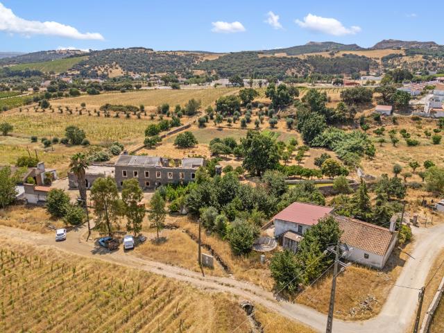 Quinta em Borba: projeto de enoturismo e vinha DOP, Alentejo 715m² Borba Matriz