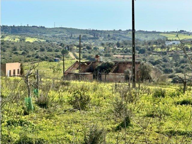 Quinta em Bensafrim com 85.000 metros², ruína, furo e bons a. 180m² Bensafrim e Barão de São João