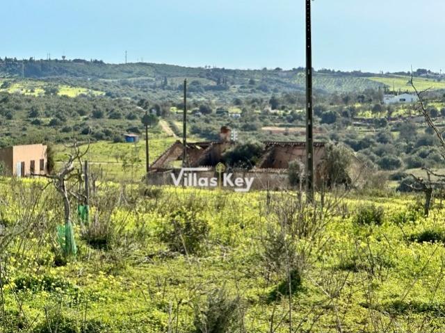 Quinta em Bensafrim com 85.000 metros², ruína, furo e bons acessos Lagos, Algarve