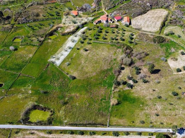 Quinta em Sortelha com 10 hectares e habitação com inicio de remodelação