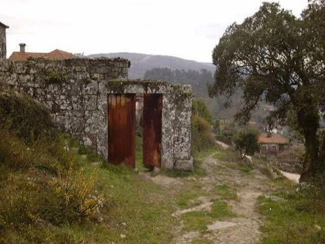Quinta em ruinas para reconstrução em Paredes de Coura