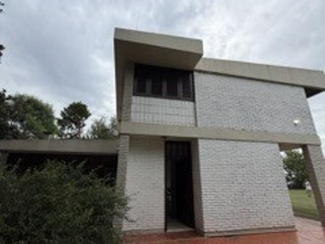 Quinta en Barrio Cume Hue – 3 dormitorios, piscina