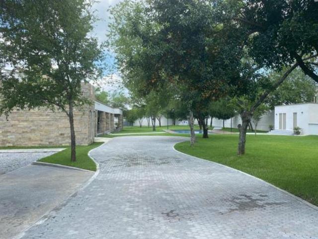 QUINTA EN VENTA EN LOS LIRIOS MONTEMORELOS N.L