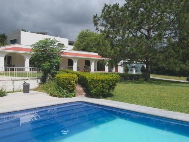 Quinta en VENTA, el Huajuquito en Santiago, Nuevo León