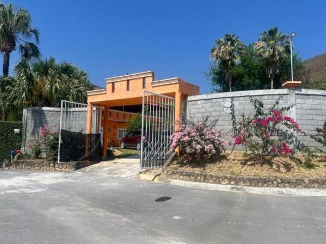 Quinta en Venta en Valle Escondido en Cadereyta Jimenez Nuevo Leon de 1,800m2