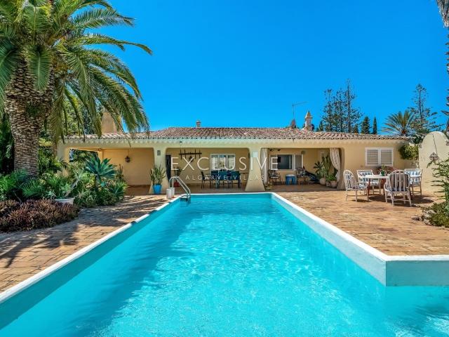 Quinta encantadora, piscina, vistas para o mar e pomares, Ca. 161m² Lagoa e Carvoeiro
