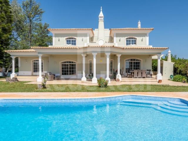 Quinta Excecional com Piscina, grande pomar de citrinos e anexo com armazém agrícola em Boliqueime, Algarve