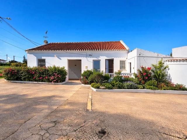 Quinta exclusiva com elevado potencial turístico, junto ao G. 103m² Odiáxere