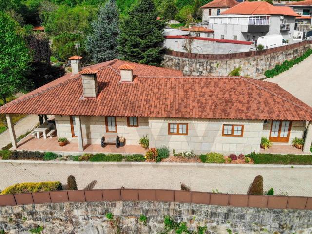 QUINTA EXCLUSIVA EM LOUSADA COM PISCINA E 400M2 DE ÁREA