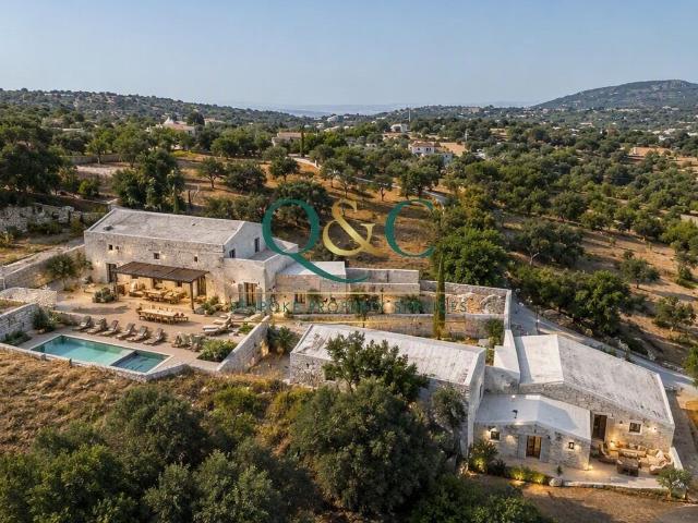 Quinta Histórica com Antigo Lagar de 1903, Composta por 3 Ed. 538m² Santa Bárbara De Nexe
