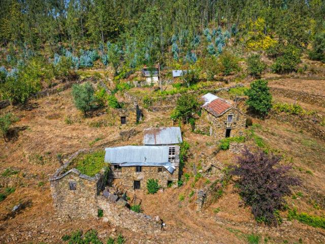 Quinta Isolada com Margem de Rio e Potencial de Eco Retiro. 513m² Tropeço